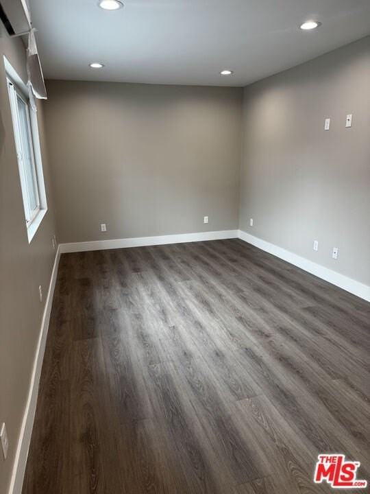 731 E 33rd St Unit 733 #733 - Photo 5 of 12