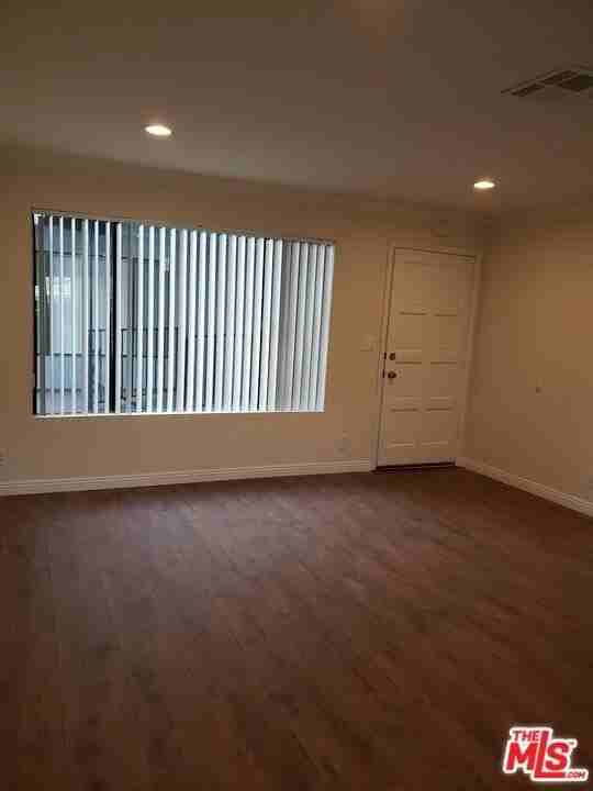 555 W Dryden St Apt 2 #2 - Photo 7 of 11
