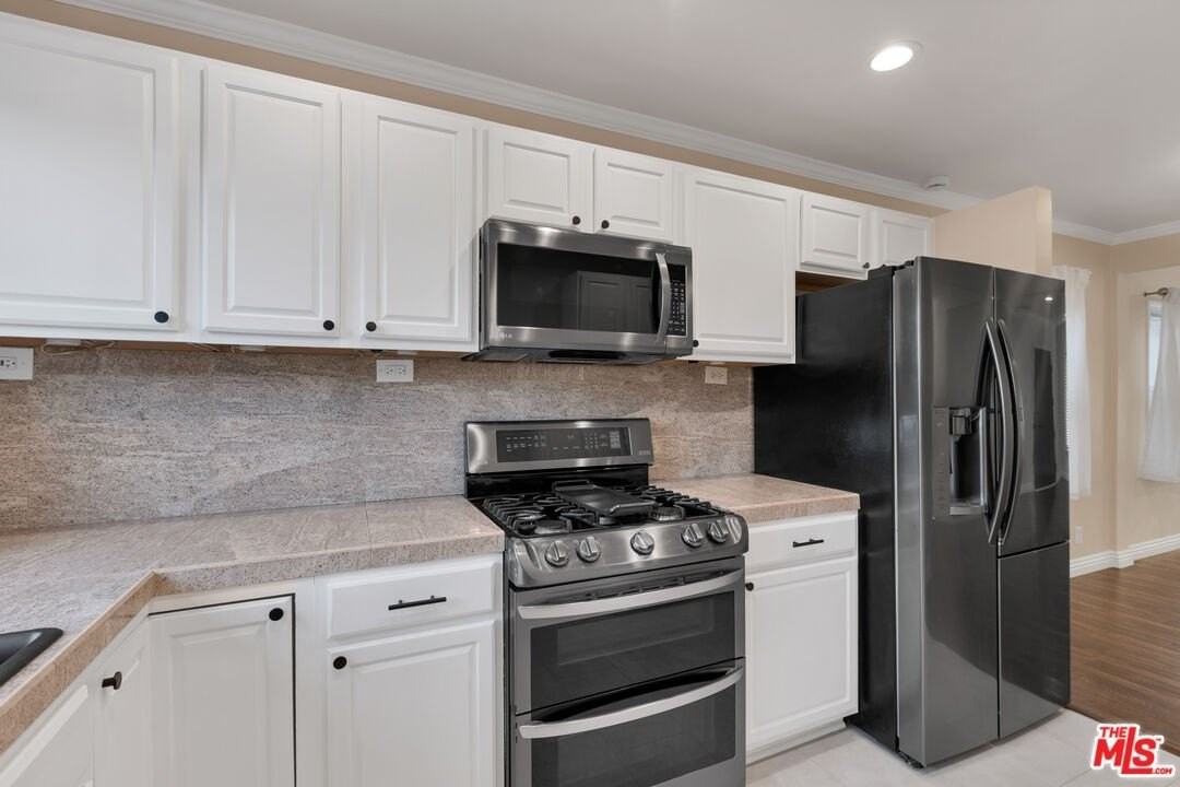 6677 West 88th Street - Photo 7 of 23