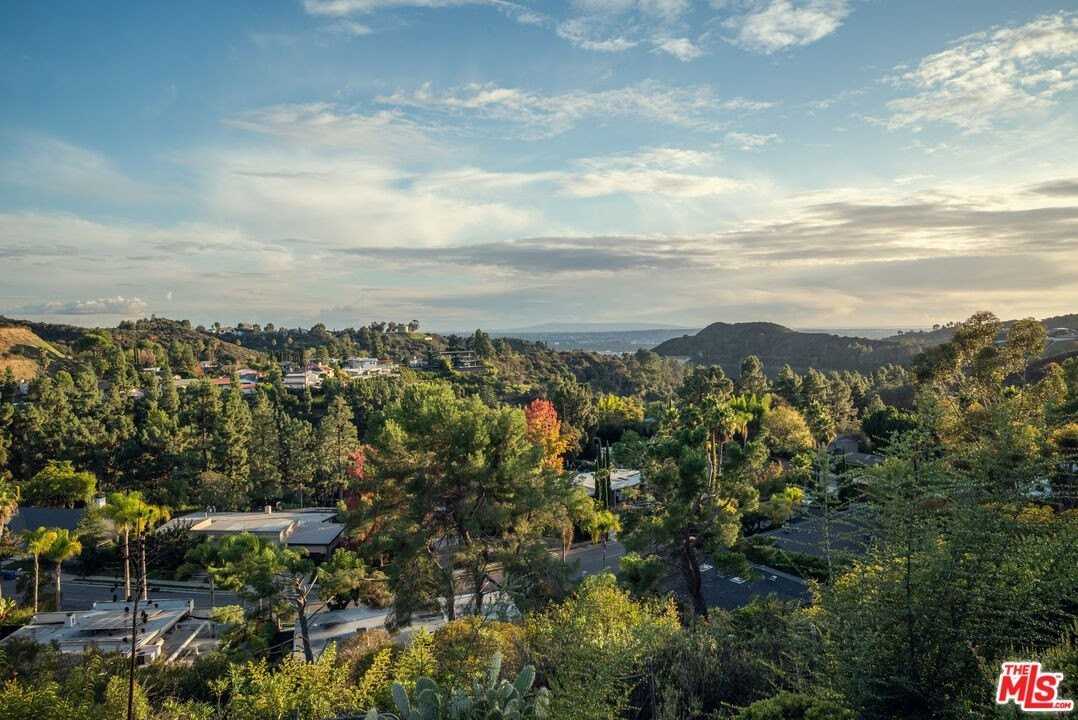 2701 Lake Hollywood Dr - Photo 3 of 41