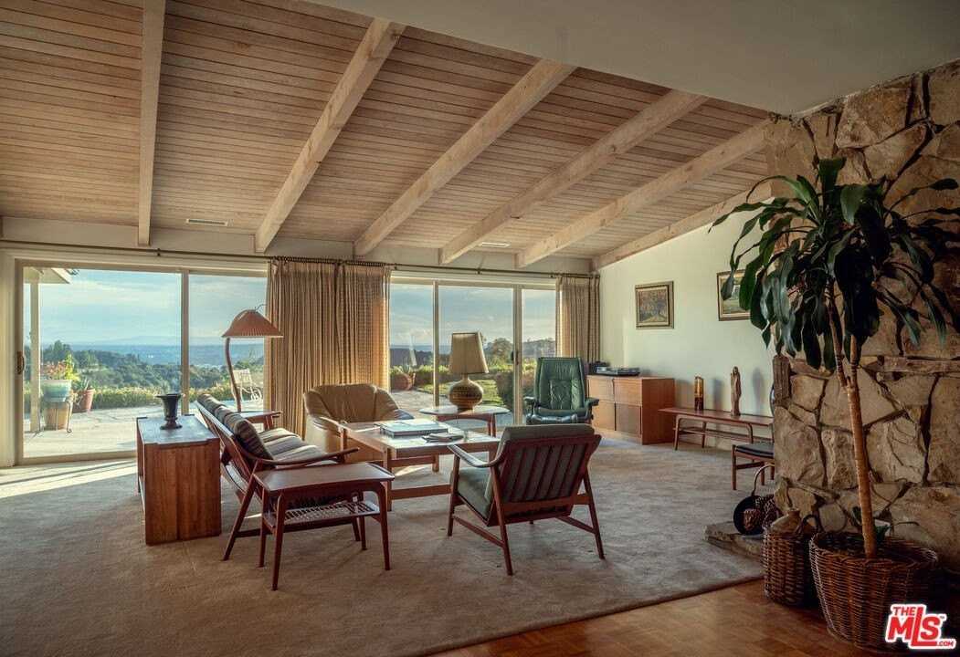 2701 Lake Hollywood Dr - Photo 4 of 41