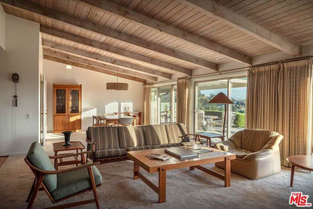 2701 Lake Hollywood Dr - Photo 5 of 41