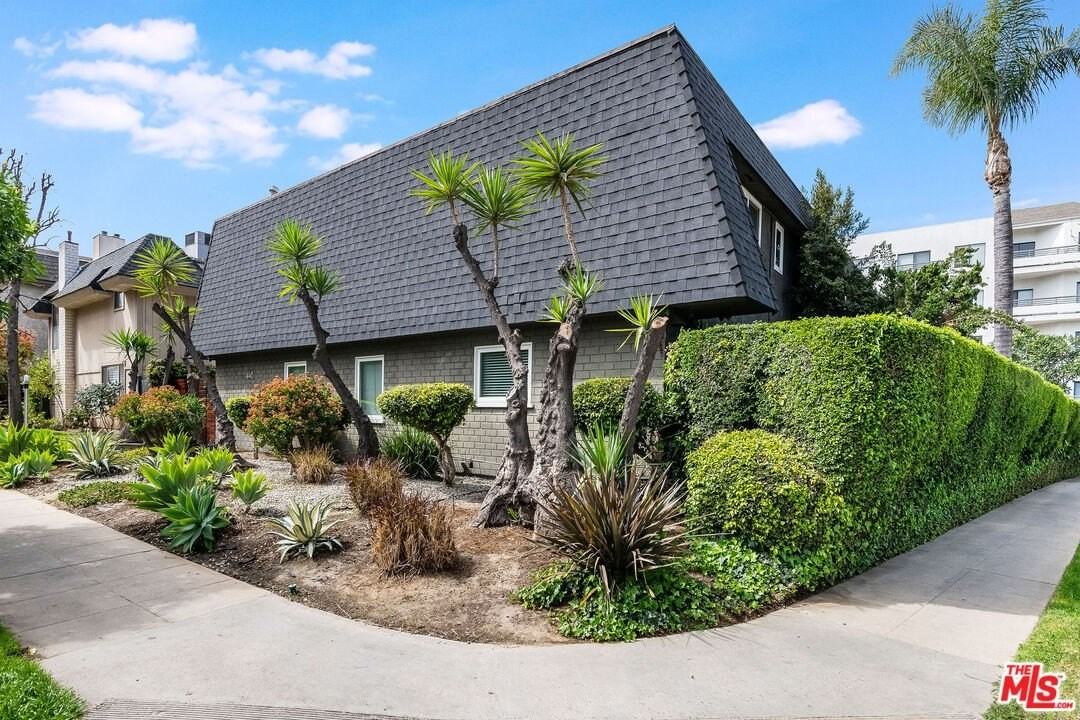 4443 Saugus Avenue #3 - Photo 3 of 35