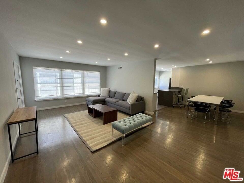 348 S Elm Dr Apt 6 #6 - Photo 4 of 17