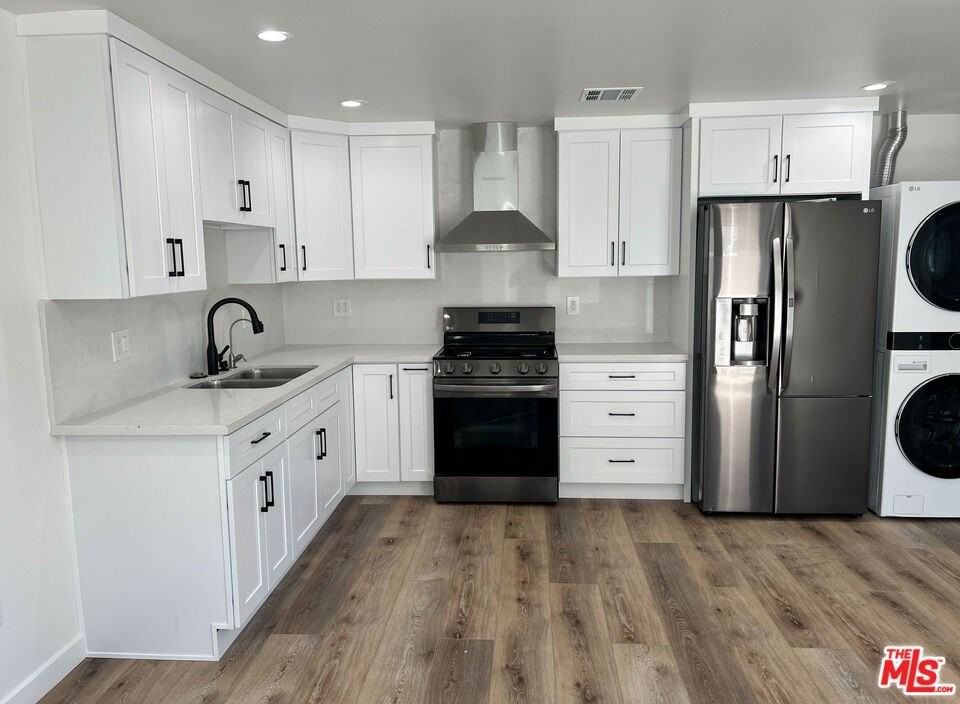 7718 N Glenoaks Blvd - Photo 3 of 14