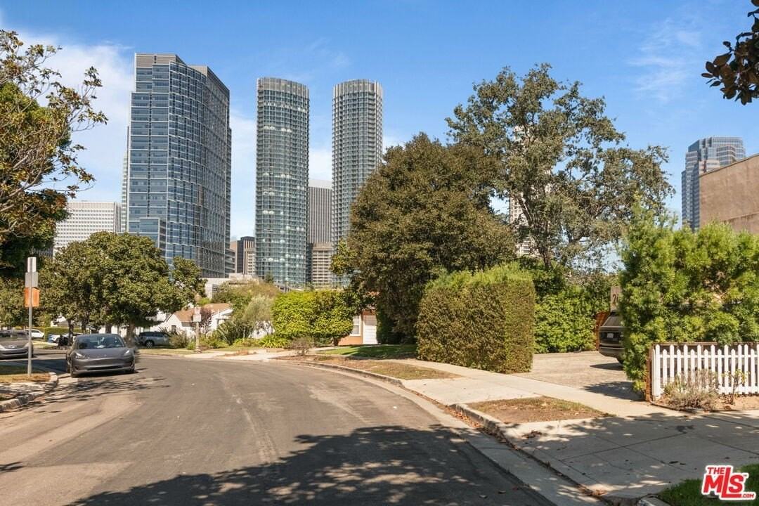 2056 Kerwood Avenue - Photo 4 of 49