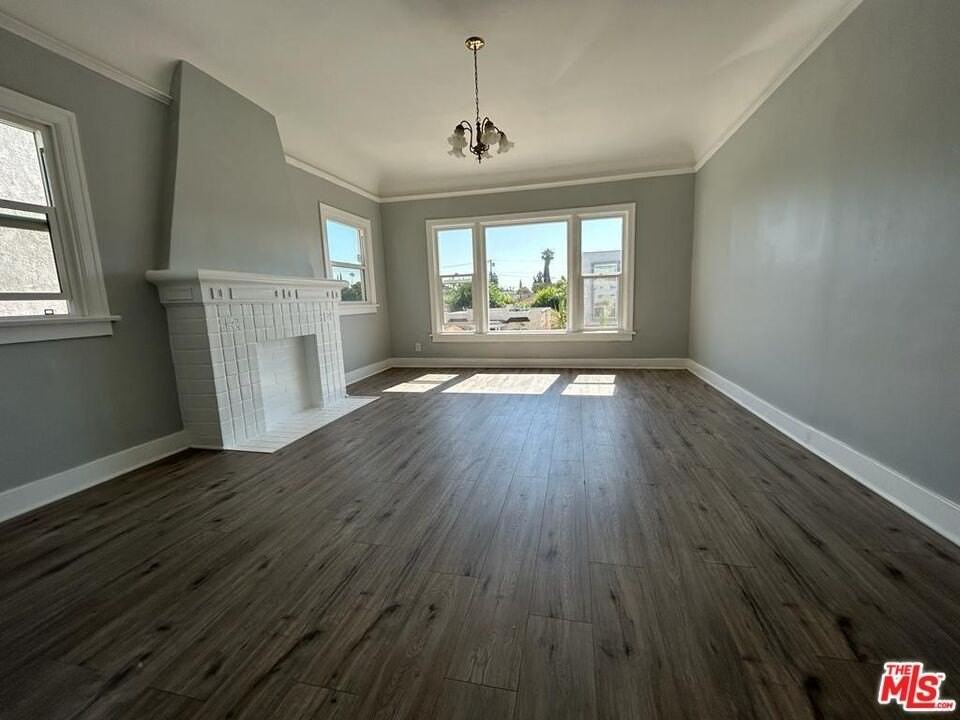 759 1/2 N Ridgewood Pl - Photo 4 of 20