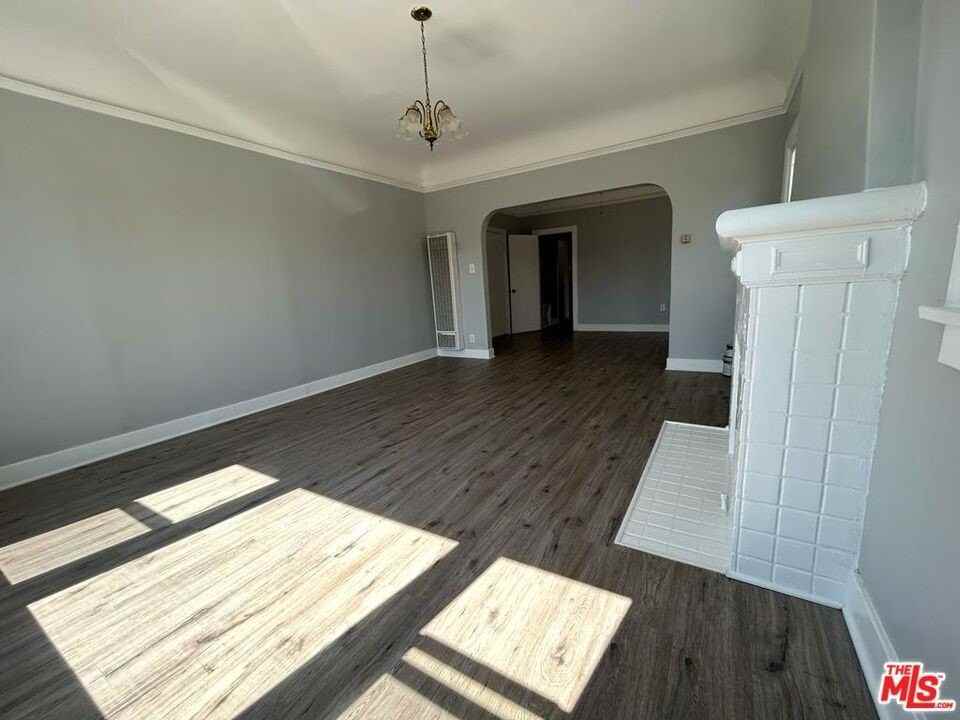 759 1/2 N Ridgewood Pl - Photo 5 of 20