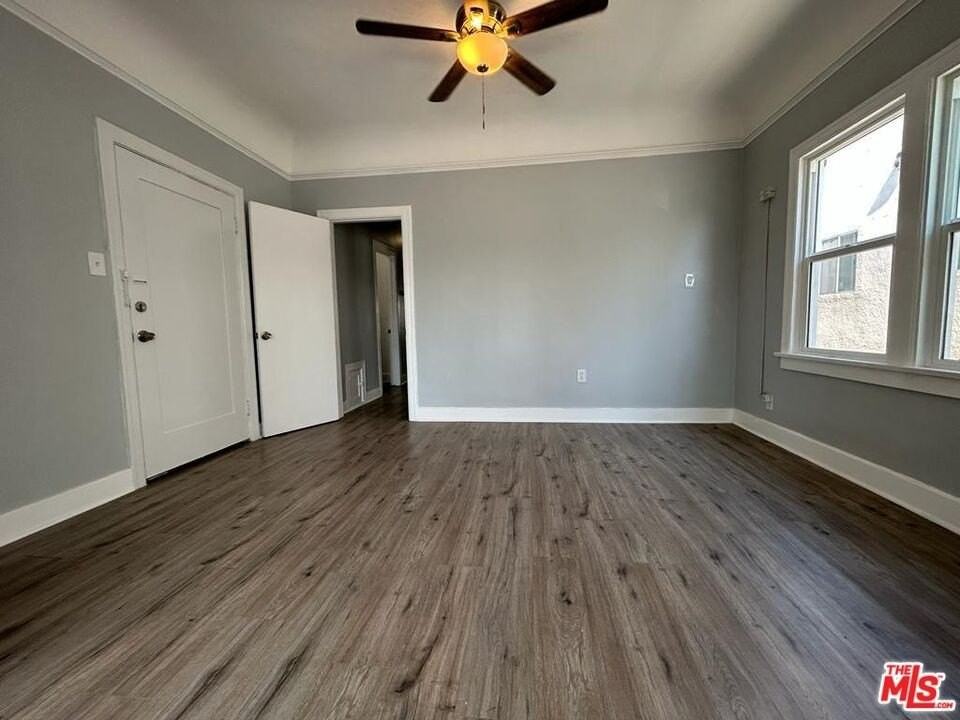 759 1/2 N Ridgewood Pl - Photo 6 of 20