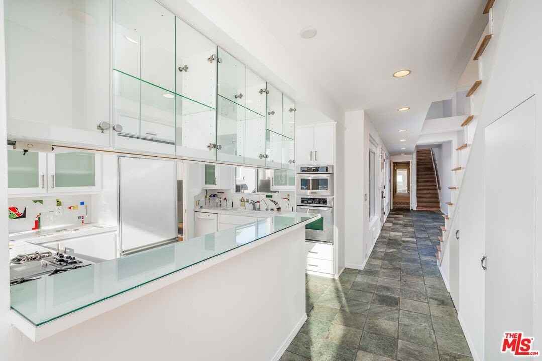 3711 Ocean Front Walk #3 - Photo 7 of 43