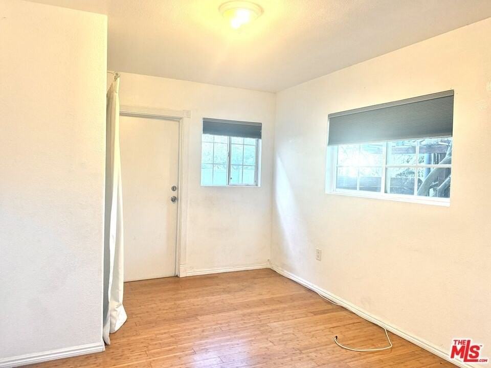 2701 S Harcourt Ave - Photo 4 of 20