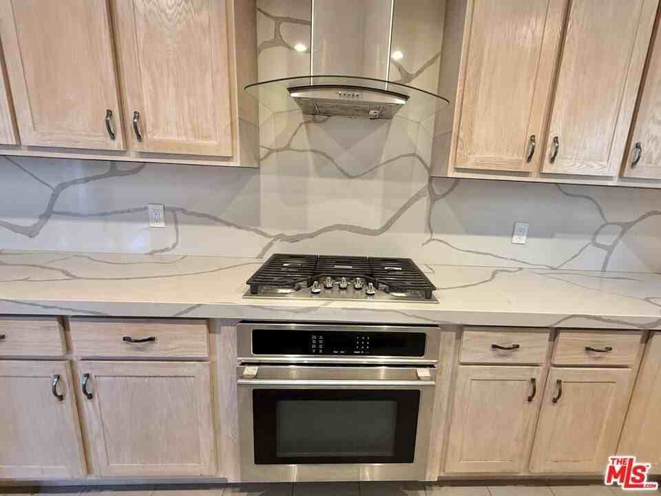 2701 S Harcourt Ave - Photo 5 of 20