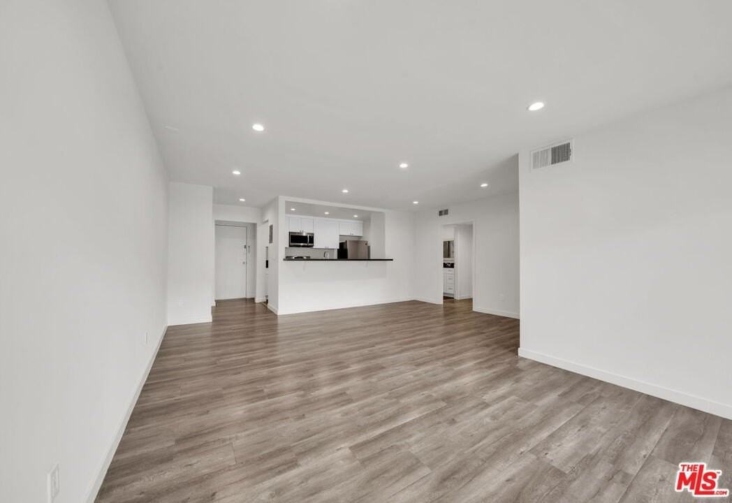 7453 Haskell Avenue #7 - Photo 5 of 14