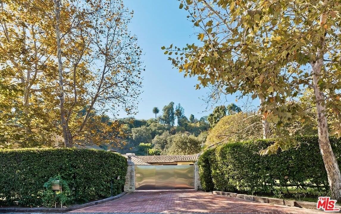 1525 Old Oak Rd - Photo 2 of 33