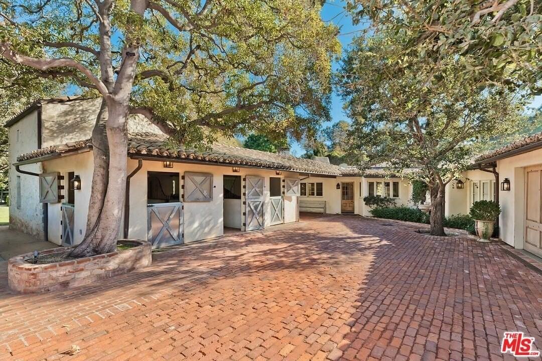 1525 Old Oak Rd - Photo 5 of 33