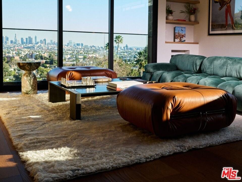 2309 Hollyridge Drive