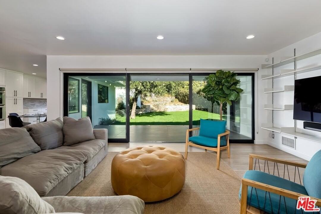 2400 Glendower Avenue - Photo 3 of 28