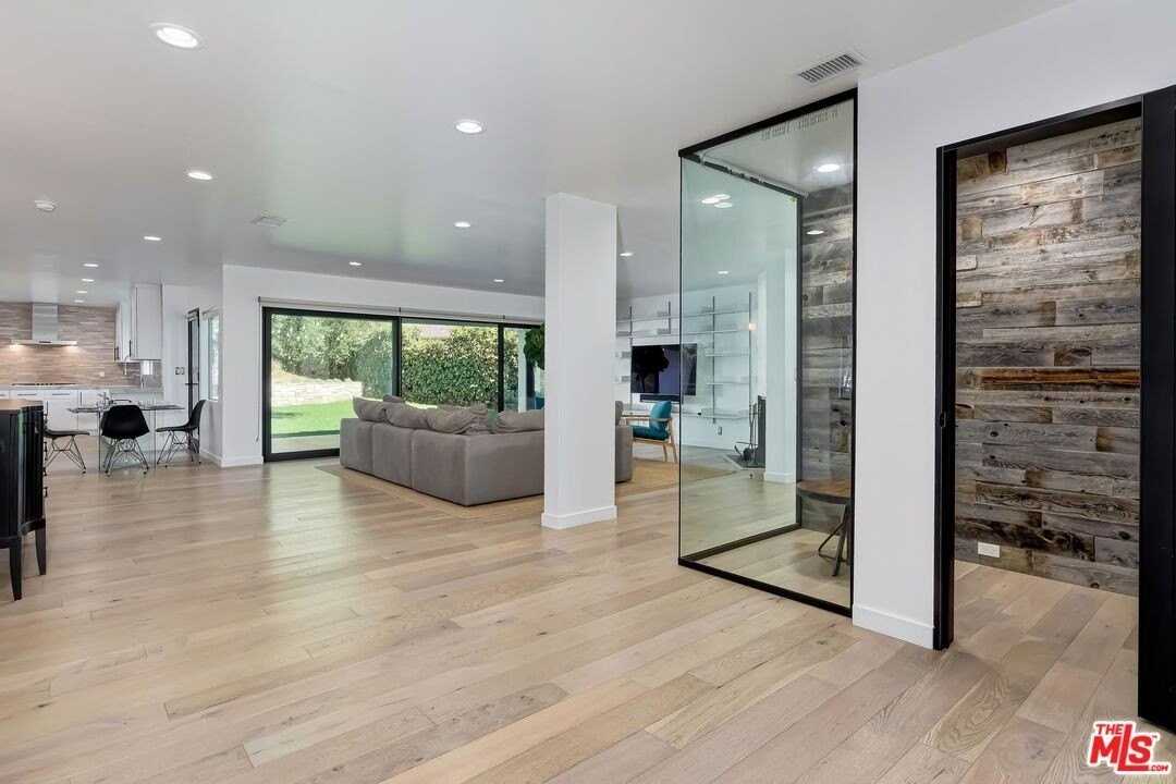 2400 Glendower Avenue - Photo 6 of 28