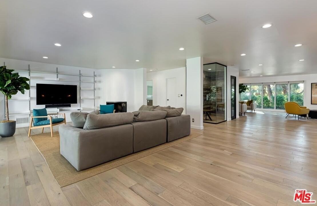 2400 Glendower Avenue - Photo 7 of 28