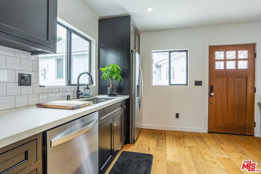 2241 1/2 Harwood St - Photo 3 of 14