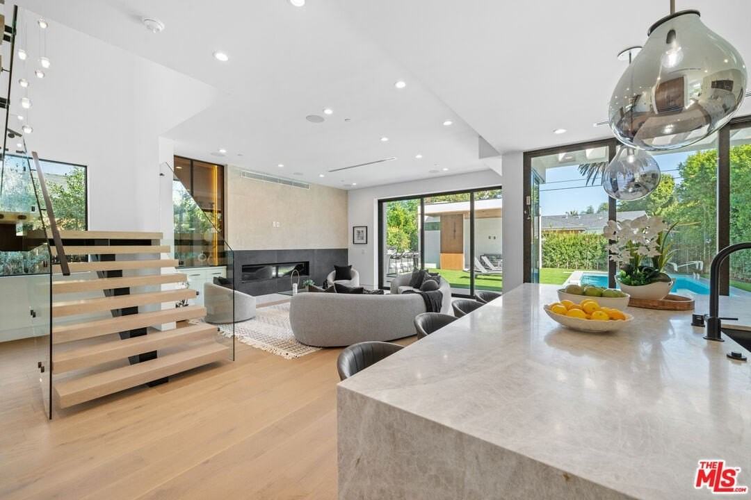 4818 Norwich Ave - Photo 4 of 20