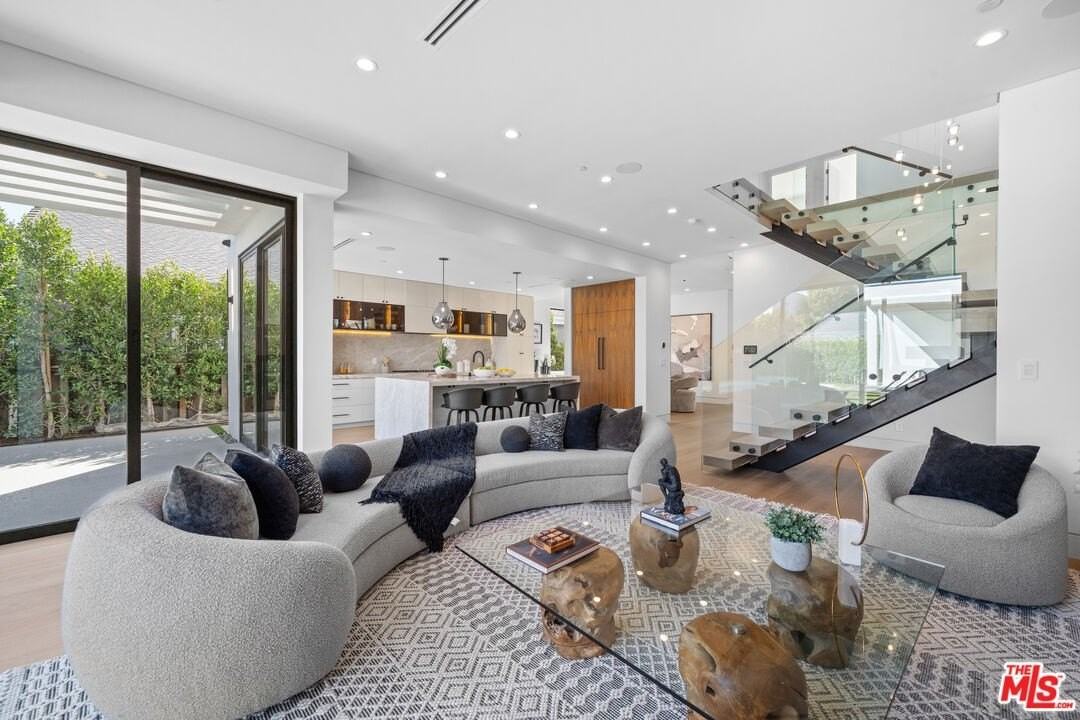 4818 Norwich Ave - Photo 6 of 20