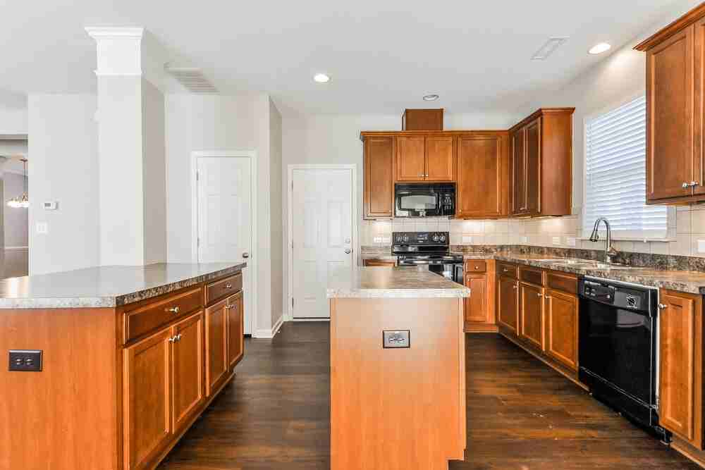 698 Shefford Town Dr - Photo 5 of 14