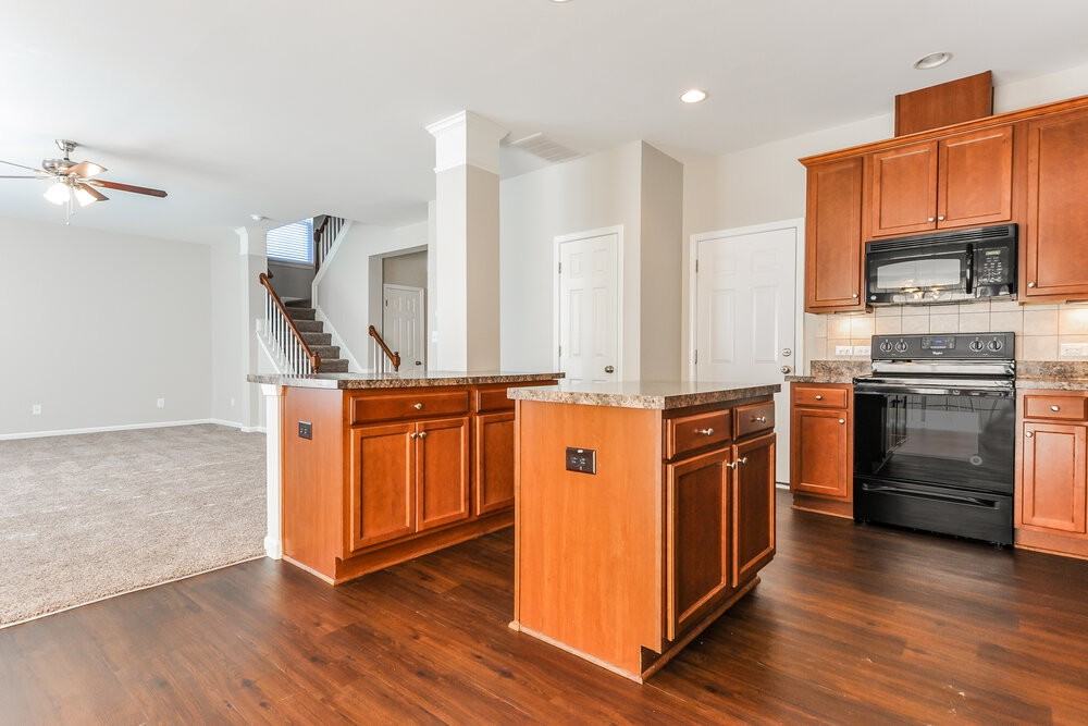 698 Shefford Town Dr - Photo 6 of 14