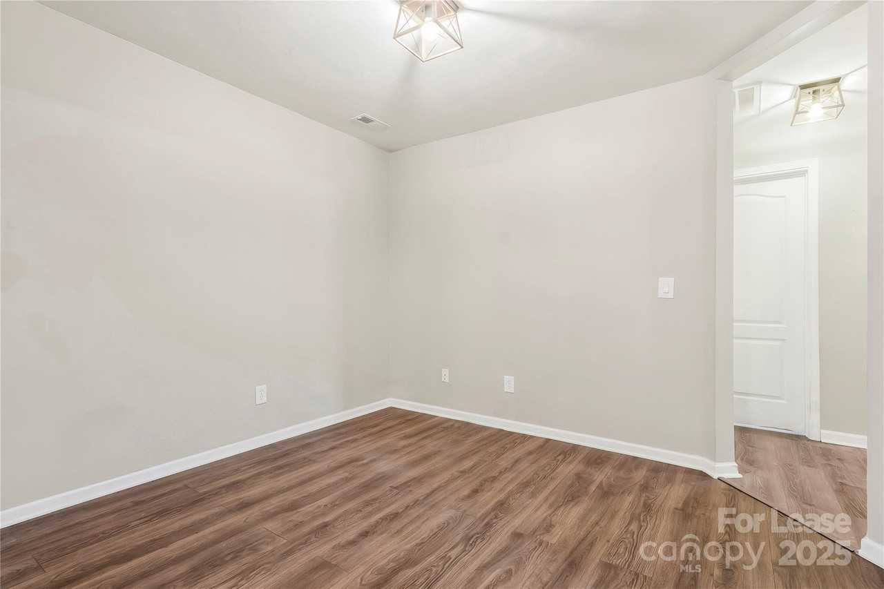 530 Stonehenge Drive - Photo 5 of 28