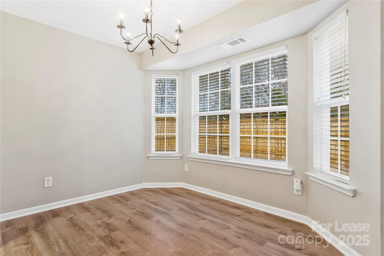 530 Stonehenge Drive - Photo 7 of 28