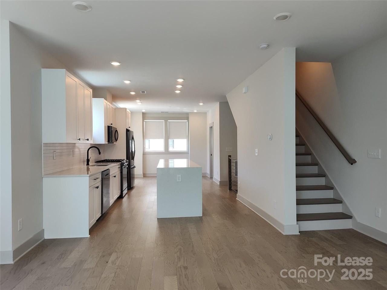 1037 Wesley Terrace Avenue - Photo 3 of 16