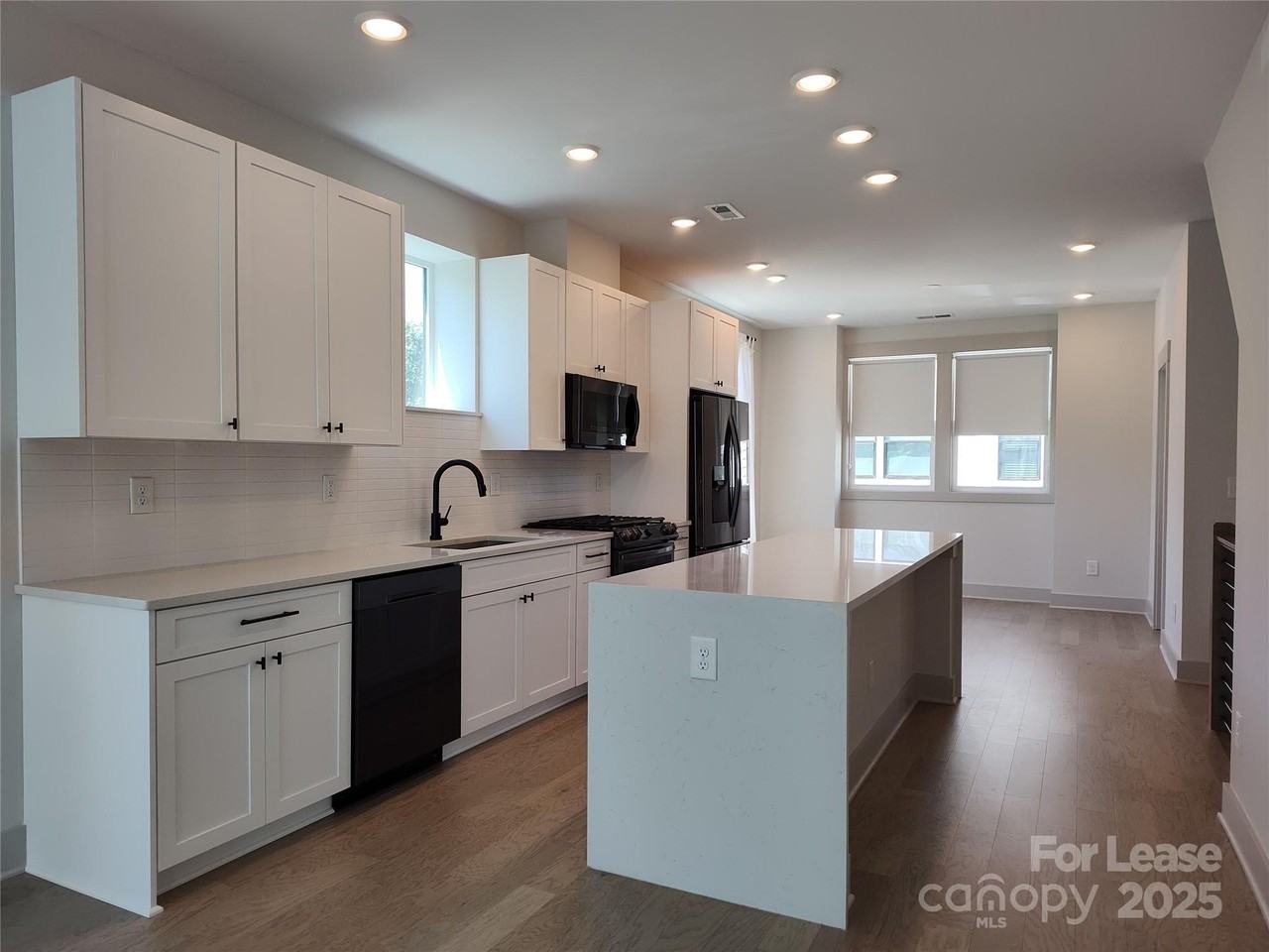 1037 Wesley Terrace Avenue - Photo 4 of 16