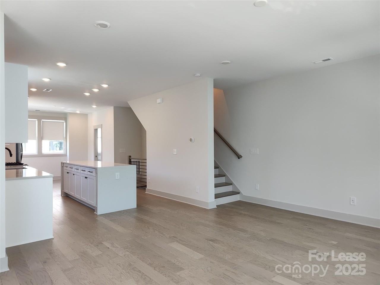 1037 Wesley Terrace Avenue - Photo 5 of 16