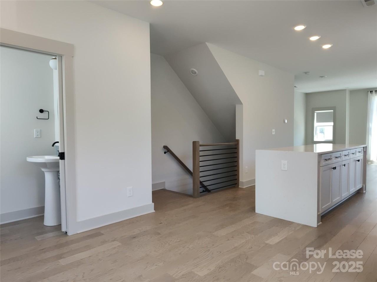 1037 Wesley Terrace Avenue - Photo 6 of 16