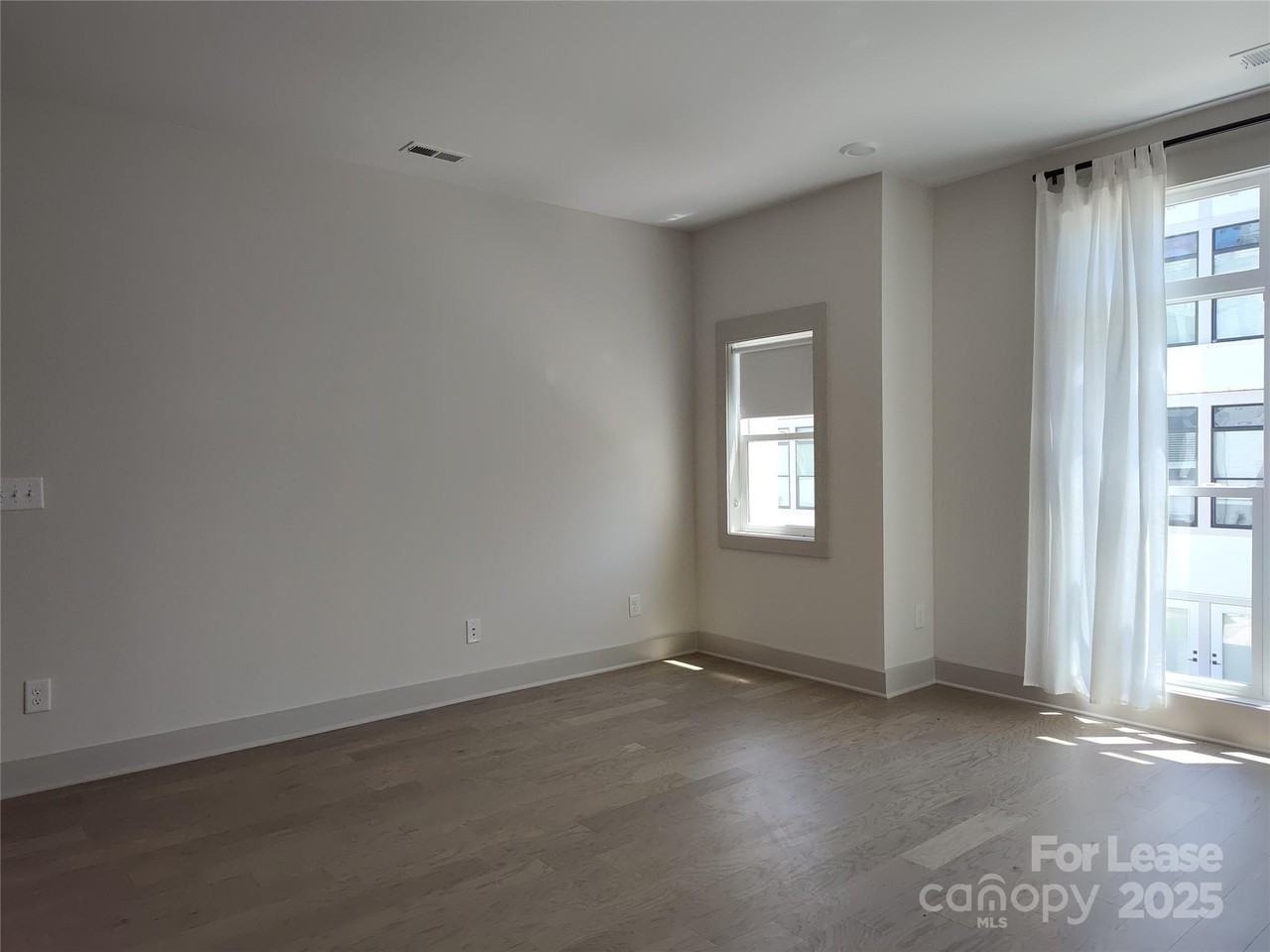 1037 Wesley Terrace Avenue - Photo 7 of 16