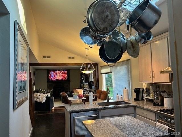 24 Colonial Dr - Photo 6 of 25