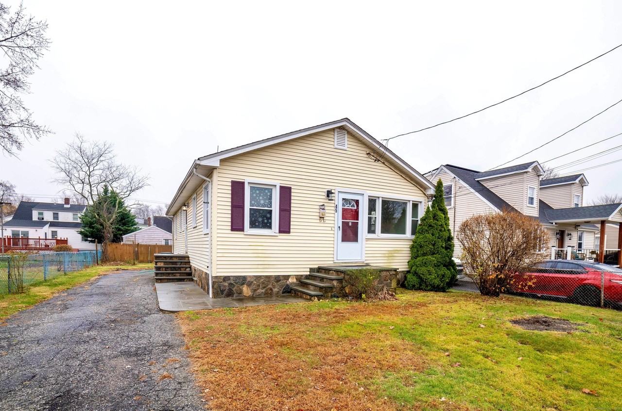 45 Voight Ave - Photo 3 of 27