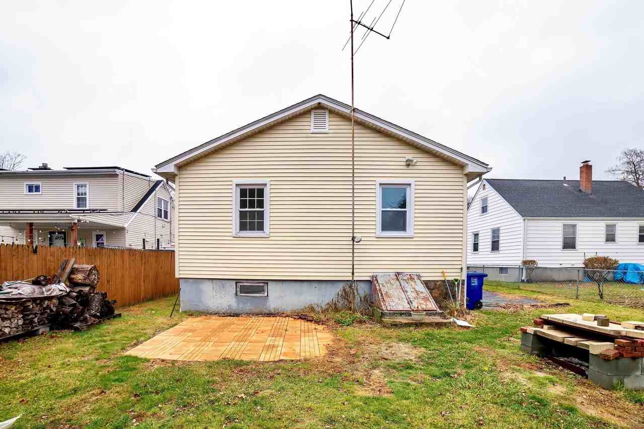 45 Voight Ave - Photo 5 of 27