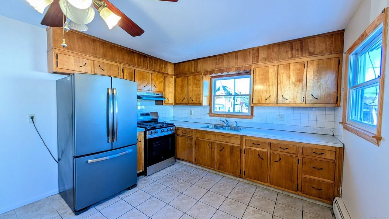 24 Hoyt St #2 - Photo 5 of 20