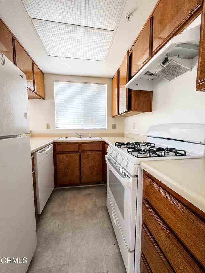 336 N Chapel Ave - Photo 2 of 9