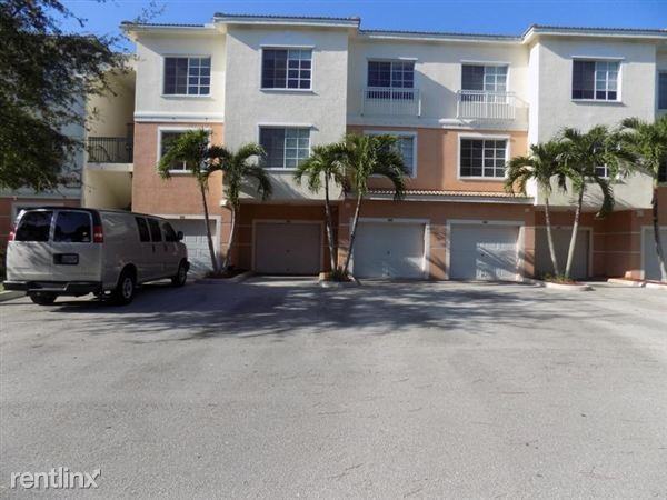 Fiore At The Gardens Condo - Photo 2 of 14