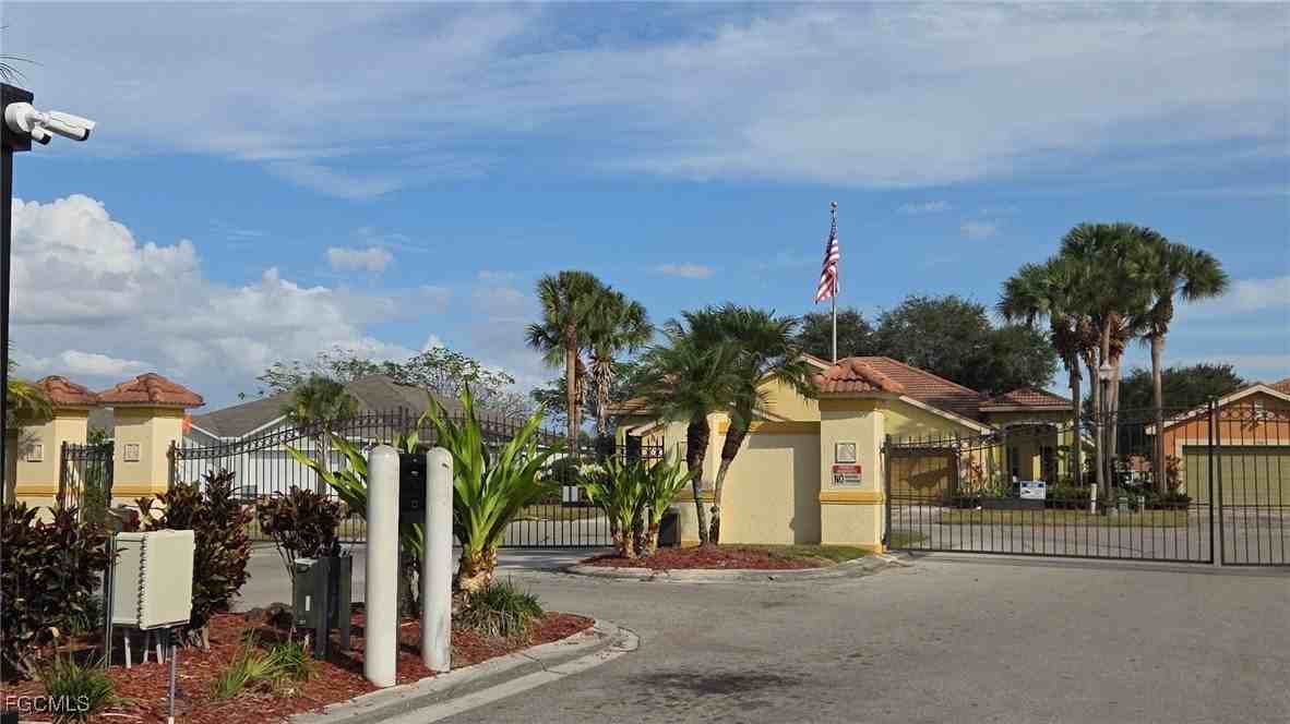 9129 Aegean Cir - Photo 2 of 22