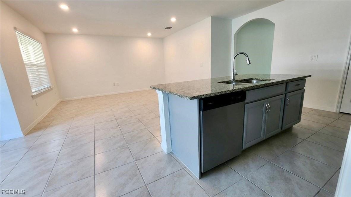 3034 Royal Gardens Ave - Photo 6 of 36