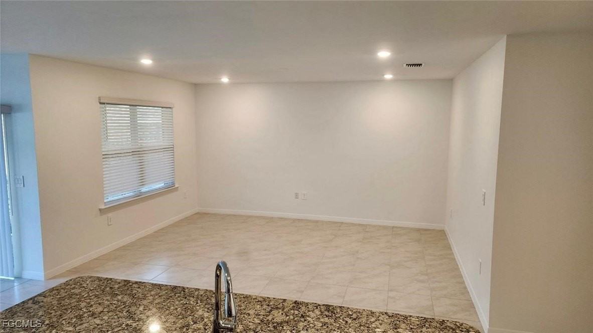 3034 Royal Gardens Ave - Photo 7 of 36