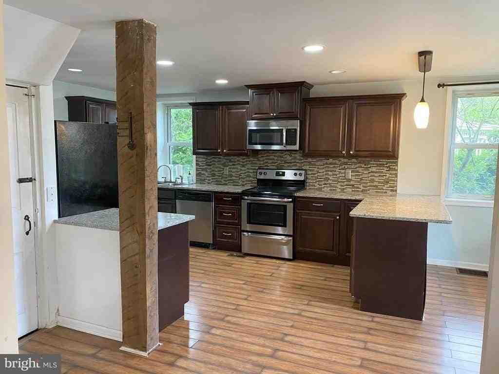 7097 Union Deposit Rd - Photo 5 of 27