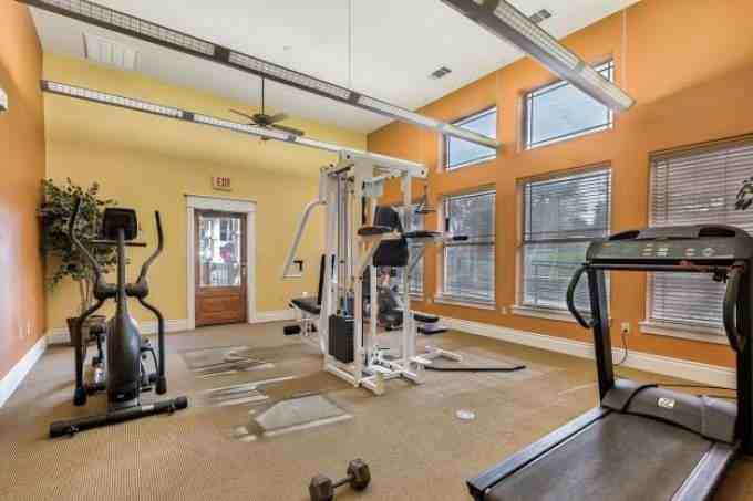 9345 East US Highway 290 - Photo 2 of 10