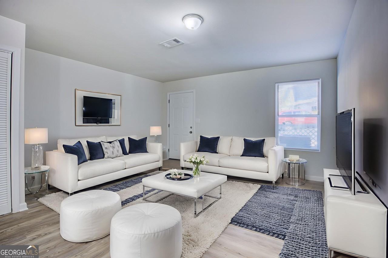 2340 Beaver Ruin Rd Apt 15 #15 - Photo 4 of 27