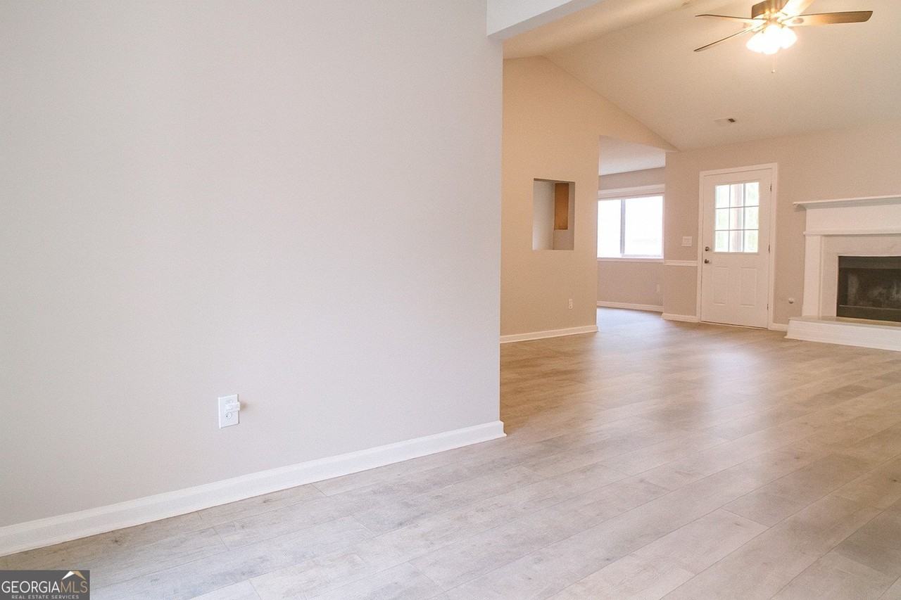 8596 Guthrie Dr - Photo 2 of 14