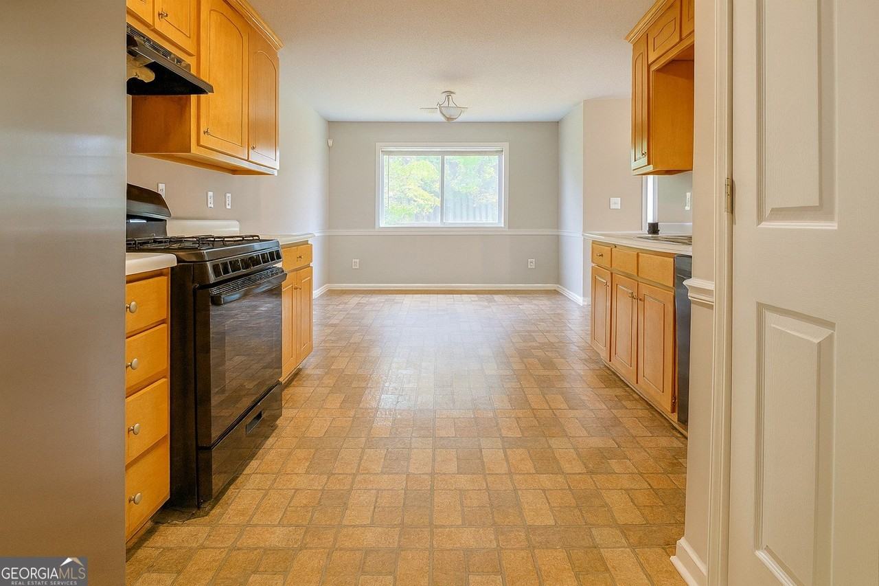 8596 Guthrie Dr - Photo 5 of 14