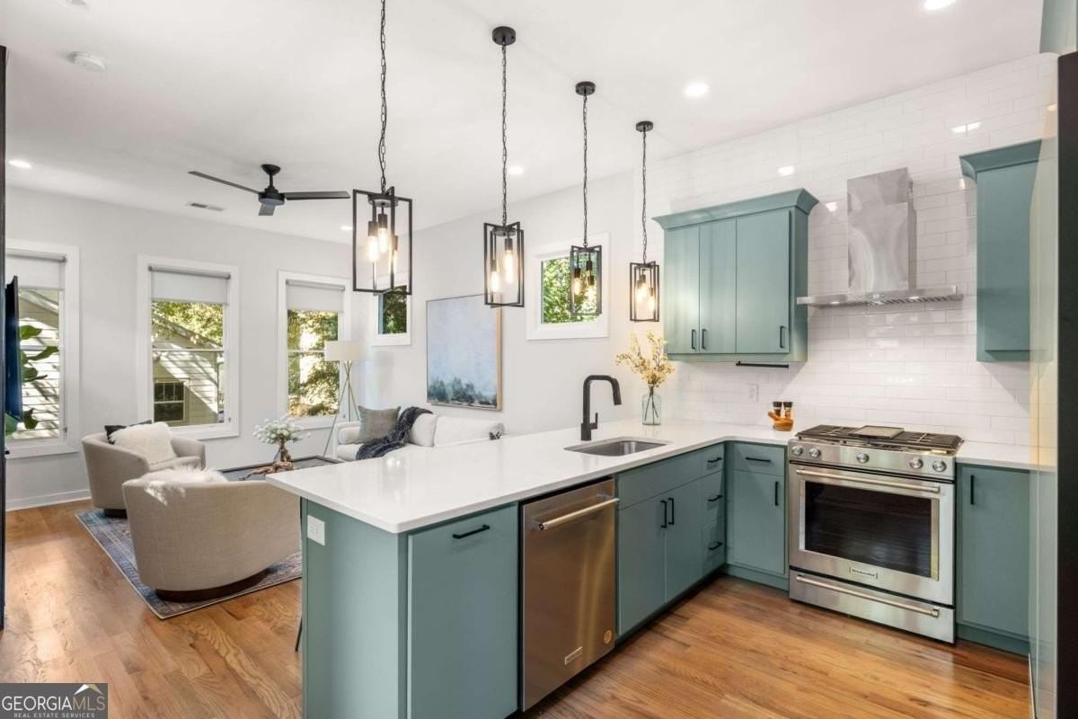 654 Woodward Ave Se - Photo 5 of 30